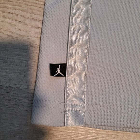 Nike Air Jordan # 23 Basketball Boys Jersey Youth Size XL 13-15 Years Grey - Picture 6 of 13